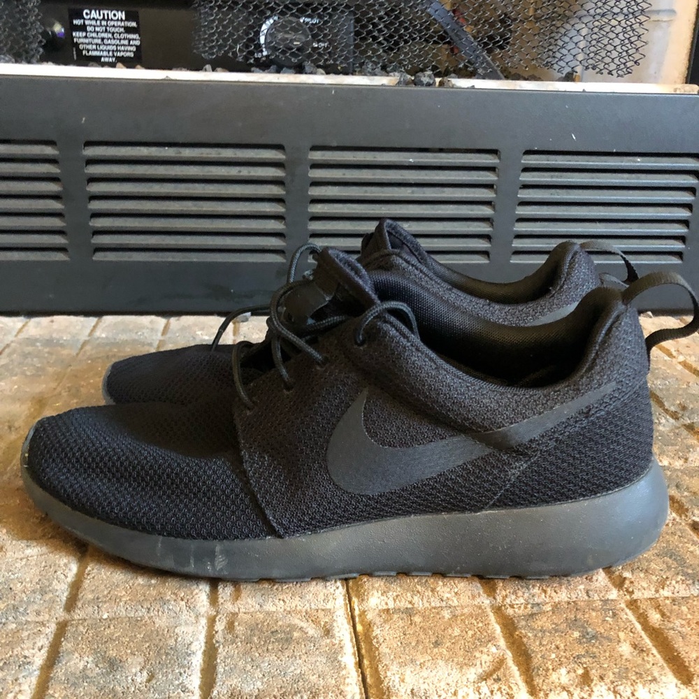 Nike Roshe Black